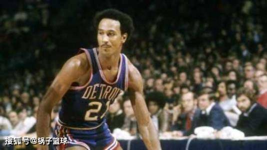 意媒：诺丁汉森林预计周二与尤文接触，以敲定道路的转会